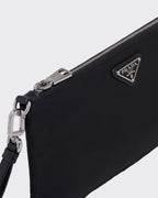 Pochette en Re-Nylon et cuir Saffiano